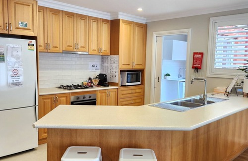 Bacchus Marsh House | The Chateau -perfectly located, walking distance to town, train station & parks.
