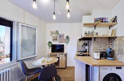 Fontaine-Bayonne-Cartoucherie Apartment | The Cherub - Cute Studio near downtown and Tram