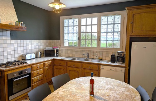 Saint-Pierre-d'Amilly House | The chestnut house in the peace of nature
