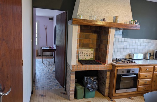 Saint-Pierre-d'Amilly House | The chestnut house in the peace of nature