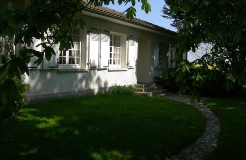 Saint-Pierre-d'Amilly House | The chestnut house in the peace of nature