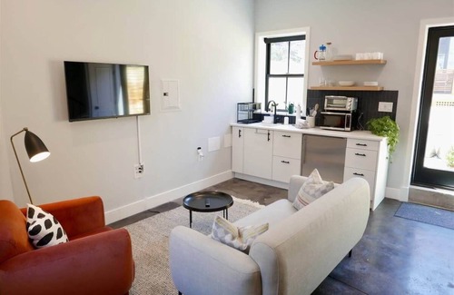 Cardozo House | The Chic Carriage house in Shaw! Sleeps 2