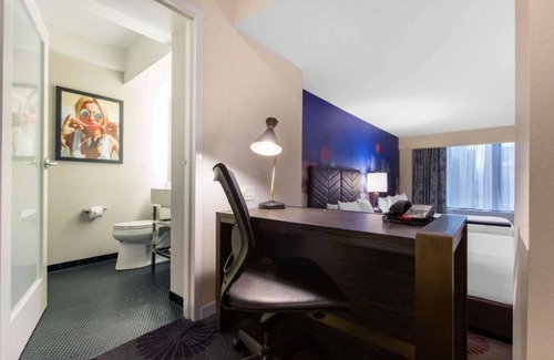 Downtown Chicago Hotel | The Chicago Hotel Collection, Mag Mile, Deluxe Double Queen - Premium Option