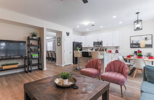 Windwood Bay House | The Citrus Splash | Family-Friendly Retreat Near Disney & Universal w/Pool, Spa & Game Room