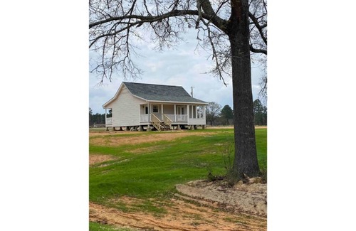 Bentley Cottage | The Classy Camp