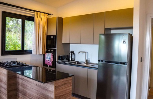 Naivasha House | The Cliffhanger - Charming 2-bedroom bungalow with epic views