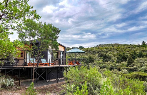 Naivasha House | The Cliffhanger - Charming 2-bedroom bungalow with epic views