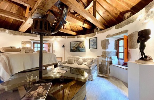 Porto do Barqueiro House | The Cliffs - The Painted Mill