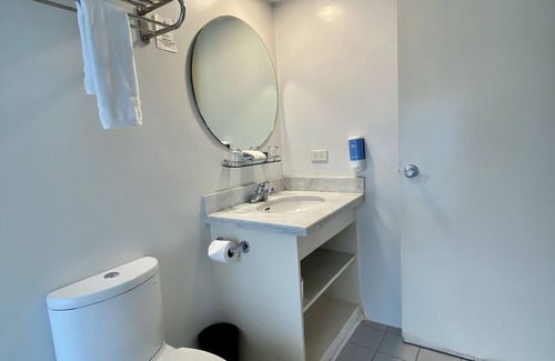Makati House | The Clipper House
