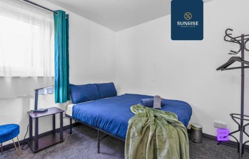 Dundee Apartment | THE CLIPPIE, 3 Rooms, 4 Beds, Recently Renovated, Free WiFi, Free Street Parking, Ground Floor, Fully Equipped, Short and Long Stay Rates Available and PRICE MATCH GAURANTEE by SUNRISE SHORT LETS