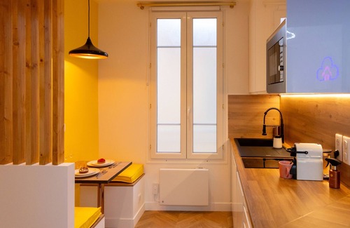 Old Town Apartment | The Cloud - Troyes City Center - Luxury Spa & Gaming Suite