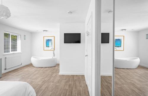 Somerton Ski Chalet | The Clover Lodge, Red Lake Farm Nr Glastonbury