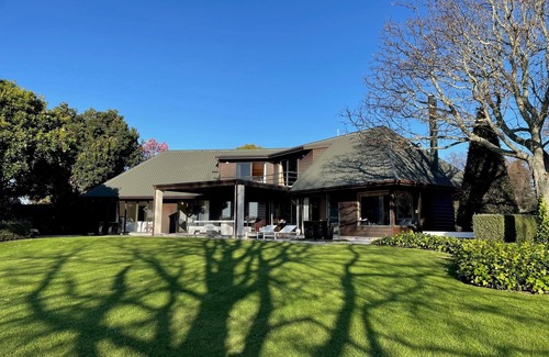 Omokoroa House | The Clubhouse - Immerse yourself in tranquility