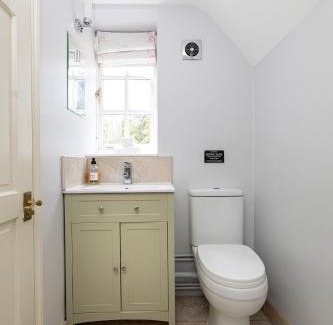 Box Apartment | The Coach House Beautiful Georgian Apartment Wifi and Parking near Bath