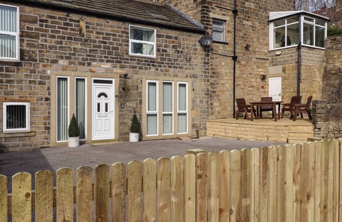 Keighley Cottage | THE COACH HOUSE, pet friendly in Riddlesden