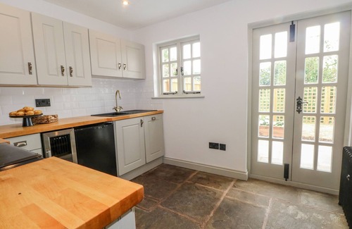 Wrinehill Cottage | THE COACH HOUSE, pet friendly, character holiday cottage in Betley