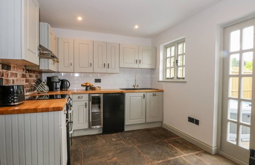 Wrinehill Cottage | THE COACH HOUSE, pet friendly, character holiday cottage in Betley