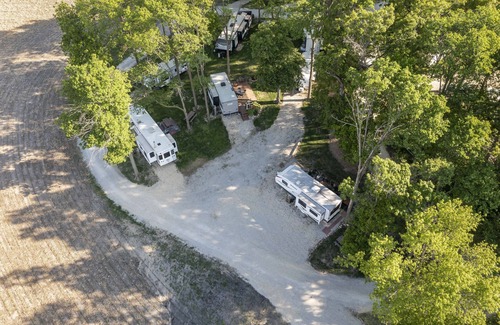 Langworthy RV Rental | The Coastal Conquest Camper Rental, located on Silver Lake in Delhi, IA