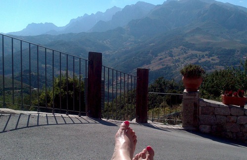 Cobena House | The Cobeña Viewpoint. 60 m house. with beautiful views of the Picos de Europa.