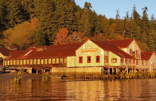 Rosburg Cabin | The Coho Cabin is located at the historic fishing town of Pillar Rock.