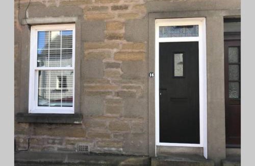 Broughty Ferry Apartment | The Colours Riverside apartment with garden