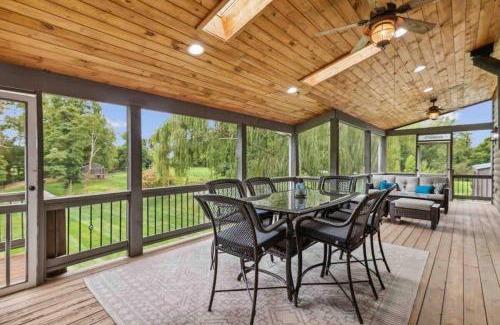 Buchanan House | The Compass Retreat near Clear Lake