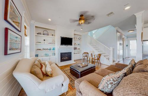 Beachside Village House | The Conch Casa