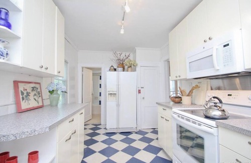 Melrose House | The Congamond Cottages: Private Lakefront Cottage
