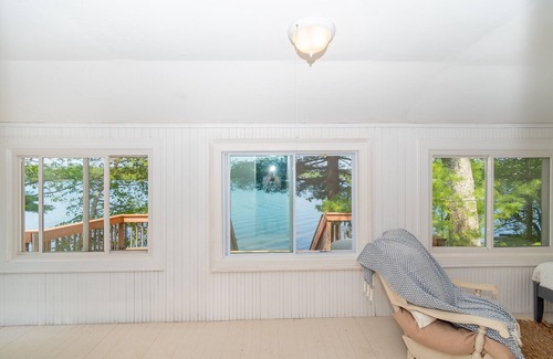 Melrose House | The Congamond Cottages: Private Lakefront Cottage