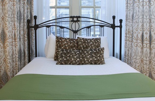North Philadelphia East Hotel | The Conwell Inn