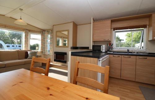 Compton Dundon Resort | The Coop - Family Friendly caravan near Glastonbury & Street
