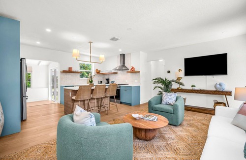 Southside House | The Coral Cabana | A Modern Palm Beach Escape!