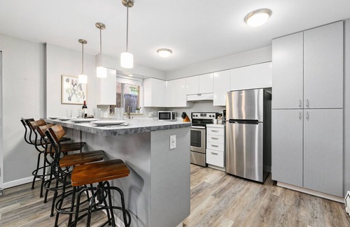 Old Town Condo | The Coral Suite, Stylish Stay in Old Town FoCo