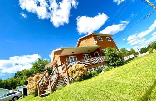 Val-des-Bois House | The Corner Lakehouse - pool facing the lake