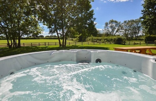 Carterton House | The Cotswold Manor Vineyard, Exclusive Hot Tub, Games Barn, 70 acres of Parkland