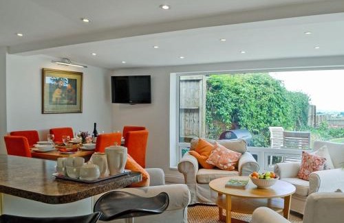 Cheltenham House | The Cottage