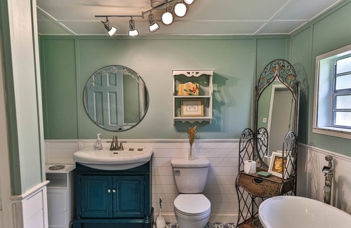 Homosassa Cottage | The Cottage on the Creek 3brm with kayaks