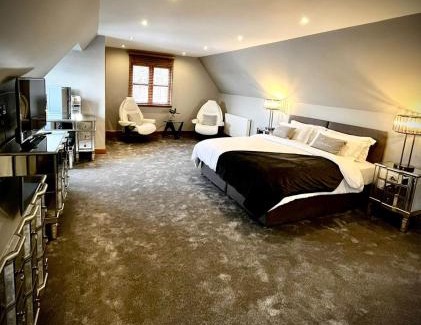 Bathgate Apartment | The Cottage @ The Vu