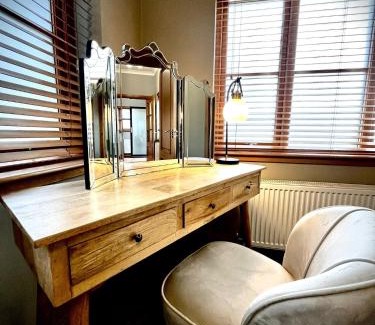 Bathgate Apartment | The Cottage @ The Vu
