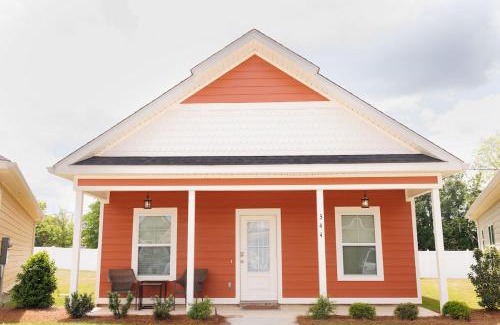 Midland City House | The Cottages 2BR 2BA Dothan Pool Dog Park Pickle Ball Gym