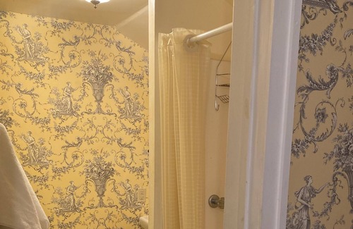 Spanish Town Historic District Hotel | The Cottages at Capitol Park