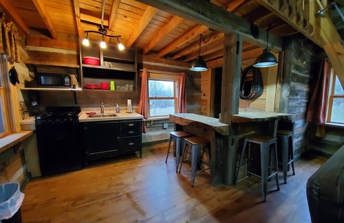 Hardin County Cabin | The Cottonwood cabin by Garden of the Gods in the Shawnee National Forest