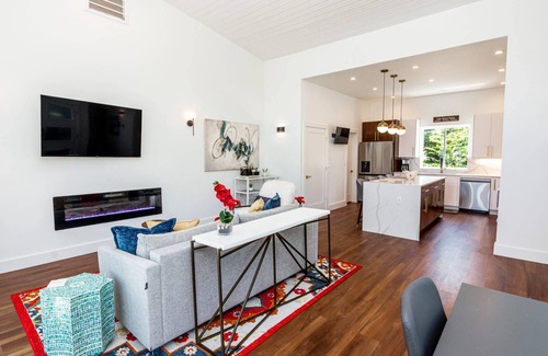 Clifton Cottage | The Cove at Whitney Unit A: Luxury Lakefront Retreat with Semi-Private Cove and Fire Pit