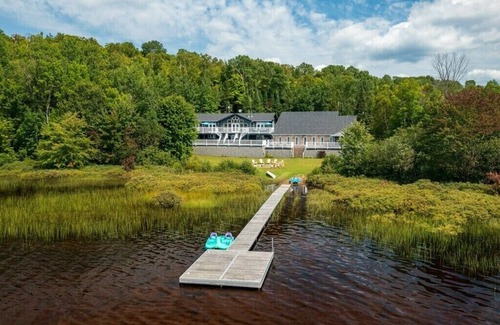 Armour Cottage | The Cove - Burks Falls