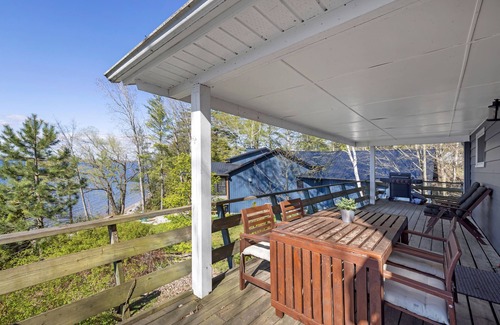 Prince Edward House | The Cove | Lake on the Mountain | 2 Bedrooms