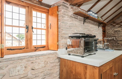 Westbrook Court Cottage | THE COW COTT, pet friendly, with a garden in Hereford