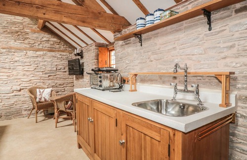 Westbrook Court Cottage | THE COW COTT, pet friendly, with a garden in Hereford