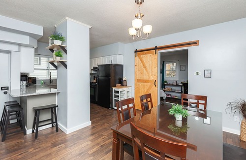 Des Moines House | The Cow Tipper: Near Everything - SPA - Game Room - Fire Pit & Patio - Sleeps 10