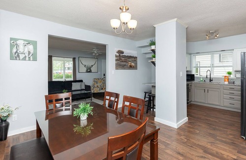 Des Moines House | The Cow Tipper: Near Everything - SPA - Game Room - Fire Pit & Patio - Sleeps 10