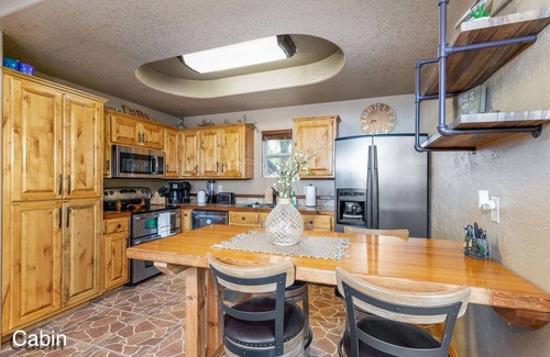 Grove Cabin | The Cowskin Cabin - Lakeview, great for fishermen, families and friends!